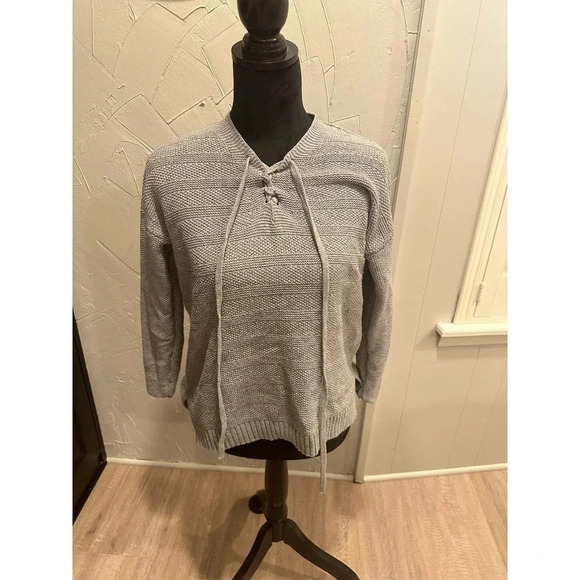 Women’s Old Navy Gray sweater - Picture 1 of 3